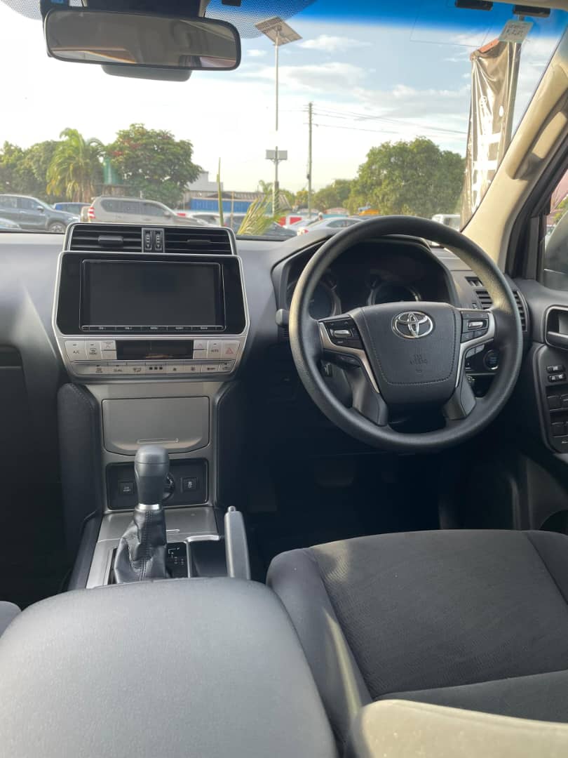 2018 TOYOTA LAND CRUISER PRADO SUV White - Side View